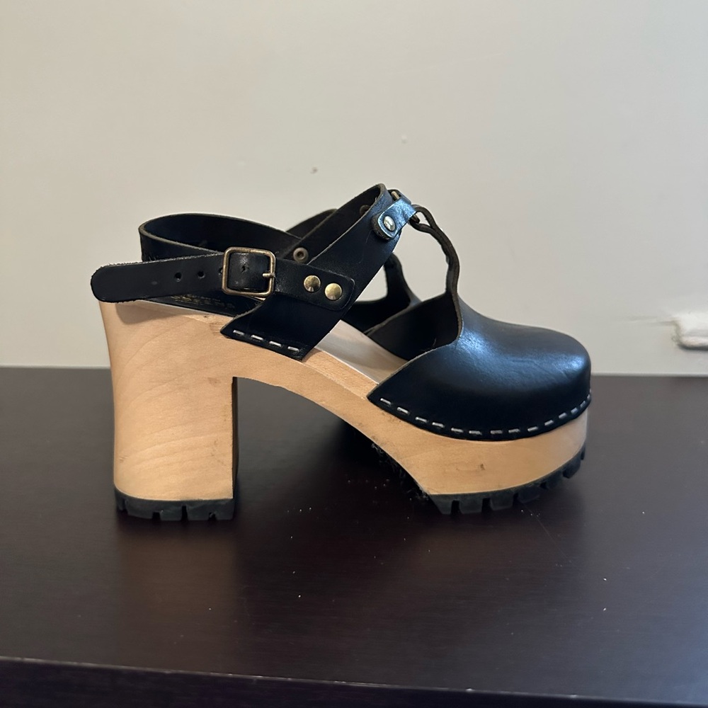 LIKE NEW Swedish Hasbeen Clog